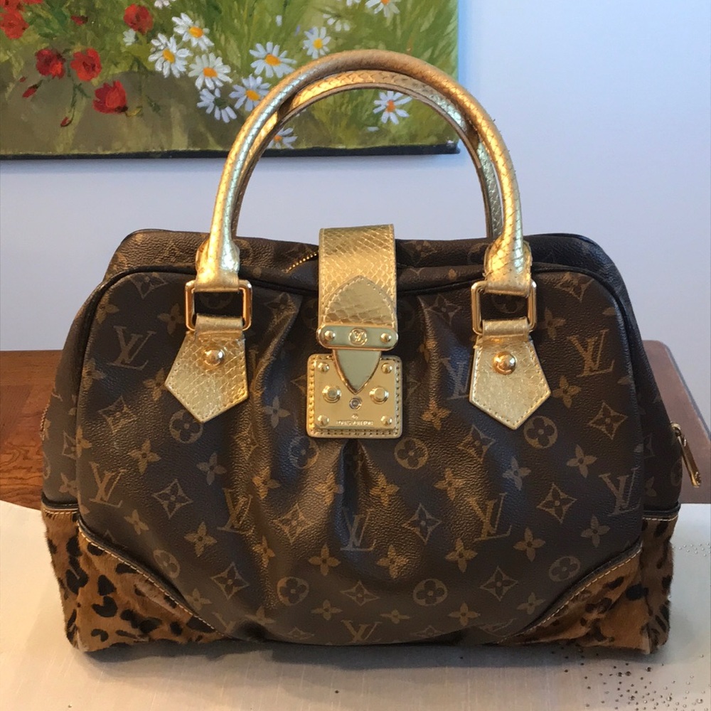 Louis Vuitton Purse with fur details